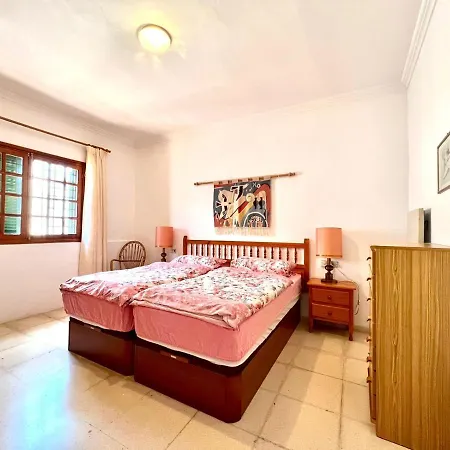 Villa With Private Pool And Sea Views In