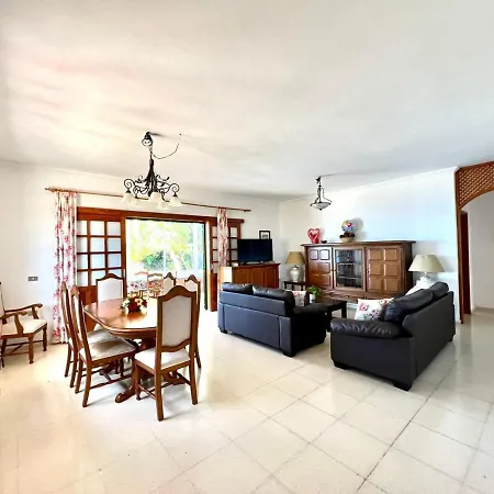Villa With Private Pool And Sea Views In *