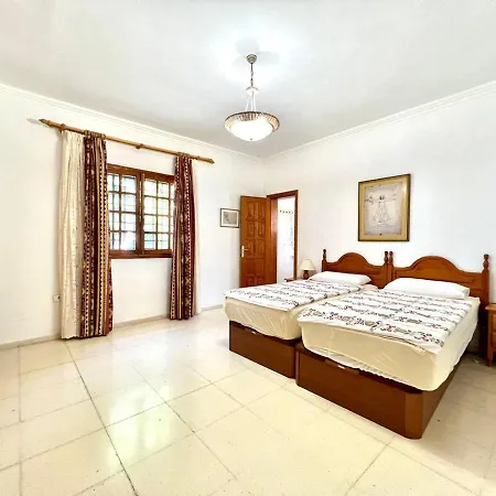With Private Pool And Sea Views In Villa Guía de Isora